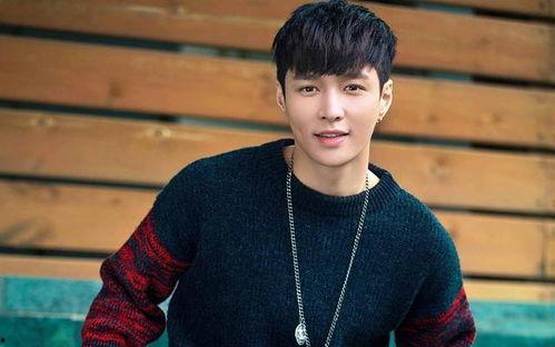 张艺兴视频说吃瓜不怕事大,无畏“吃瓜”风波，勇敢面对事态