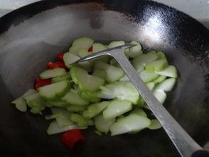 怎么炒着吃佛手瓜视频,家常美味轻松学